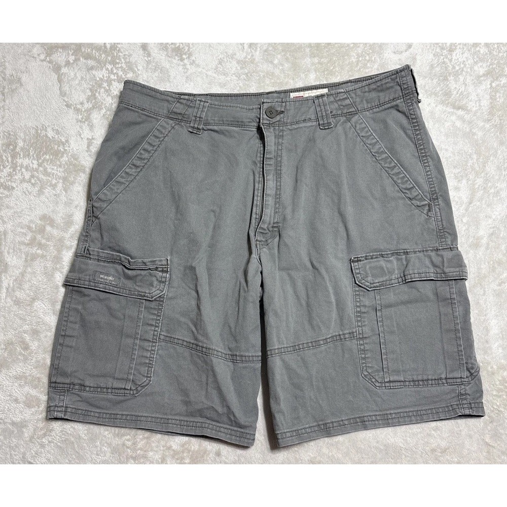 Wrangler Shorts Men's Size 36 Relaxed Fit Olive Green Flat Front Cargo Pockets